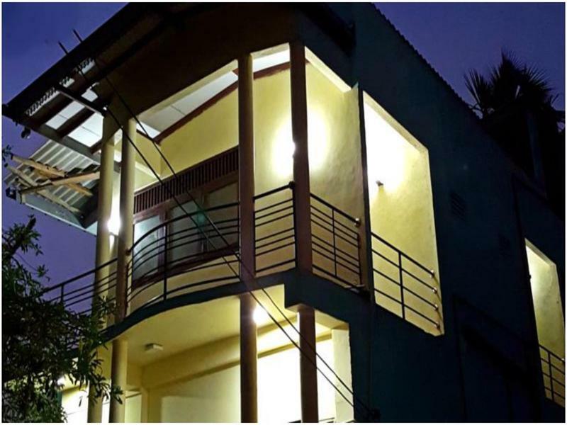 City Centre Lodge Ponnarankulama Exterior photo