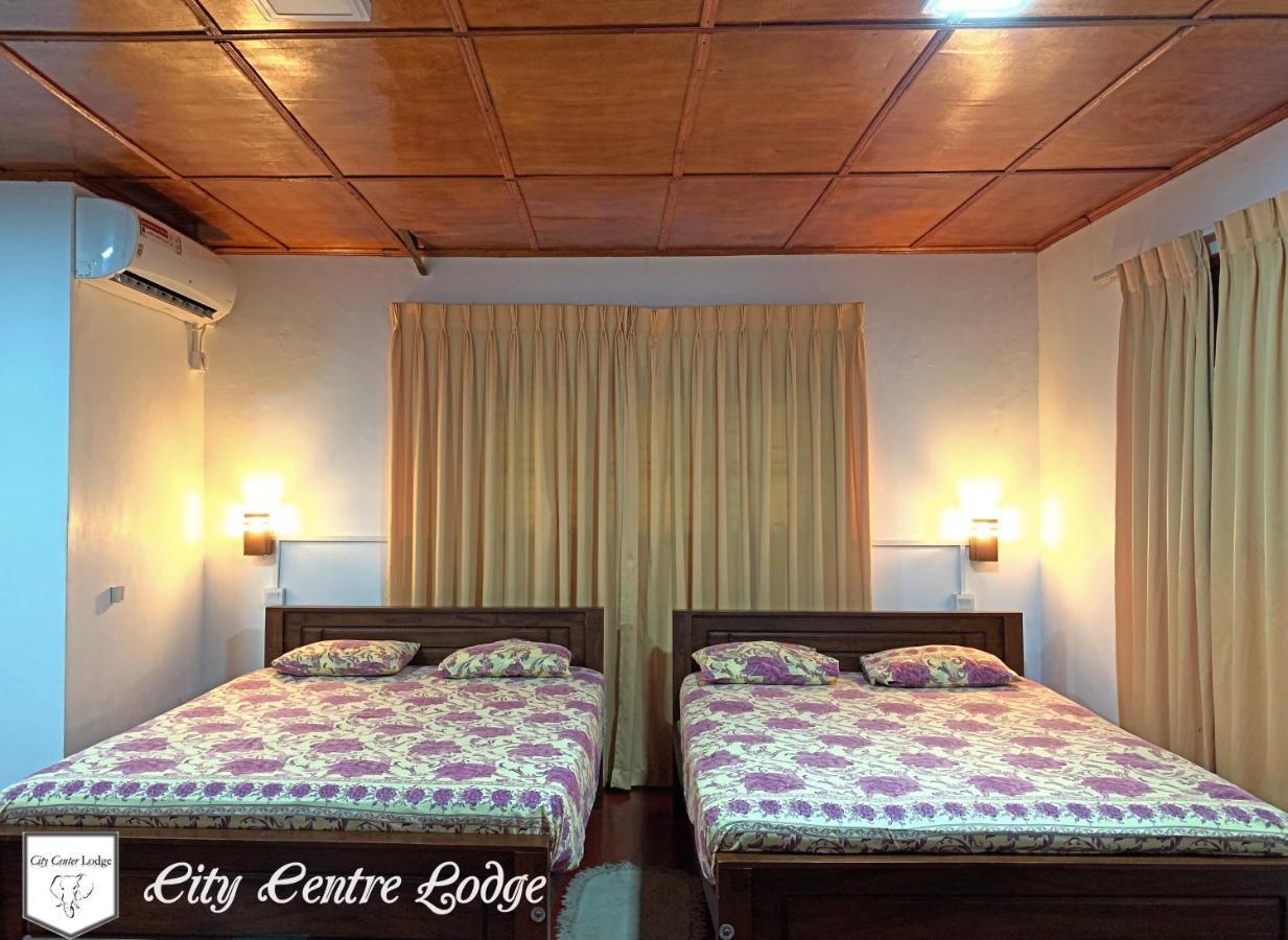 City Centre Lodge Ponnarankulama Exterior photo